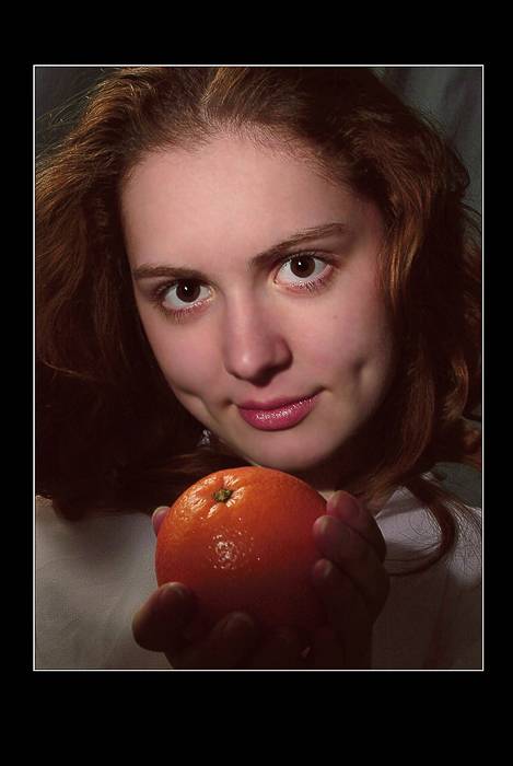 : Devushka s apelsinom