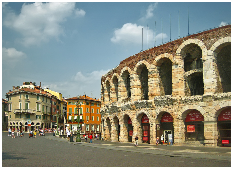 : piazza bra. arena di verona...