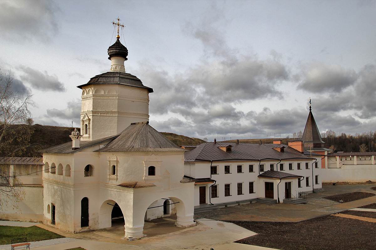 Старицкий Успенский монастырь Введенская Церковь