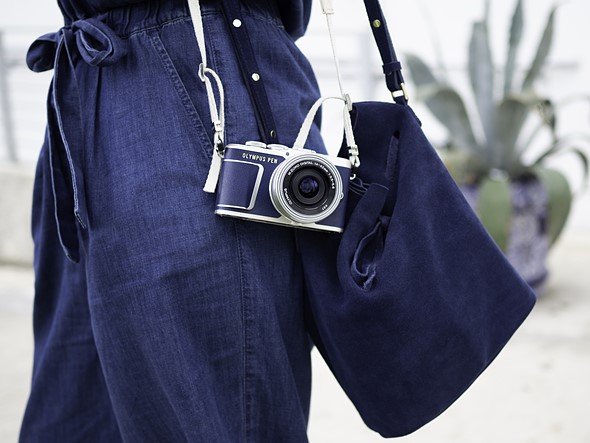 Камера Olympus PEN E-PL9 доступна в варианте для любителей джинсов
