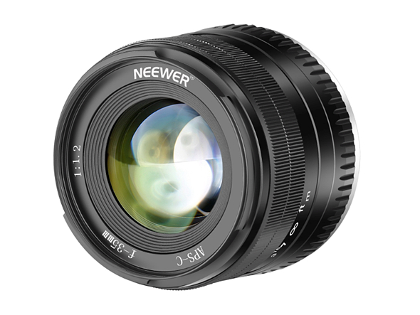 Объектив Neewer с фокусным расстоянием 35 мм и максимальной диафрагмой F/1,2 для беззеркальных камер стоит 120 долларов