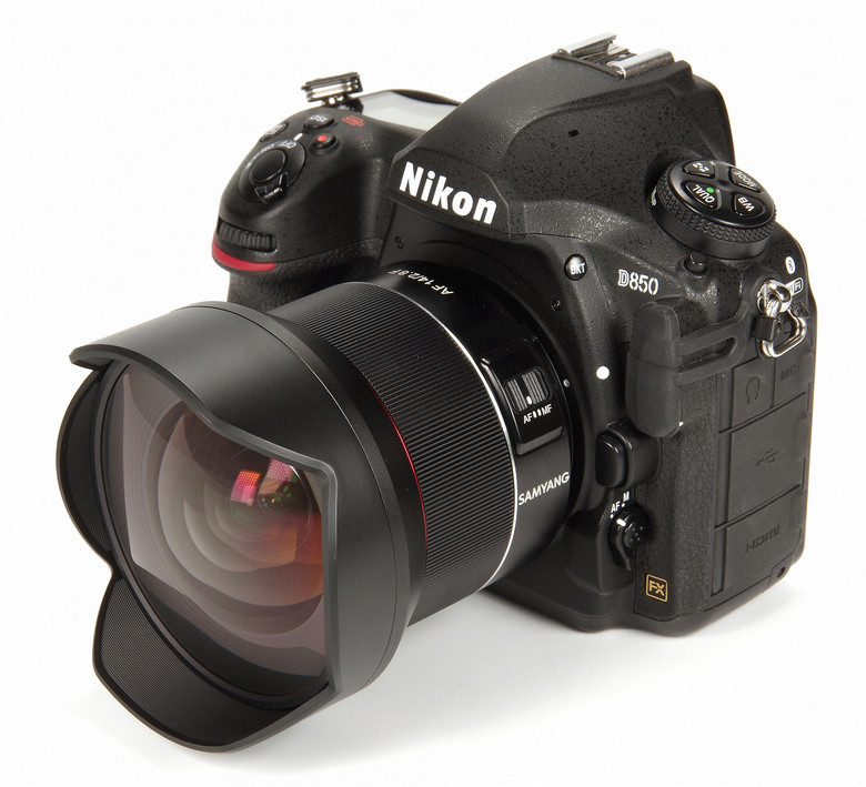 Полнокадровый объектив Samyang AF 14mm F2.8 F с креплением Nikon F оснащен приводом автоматической фокусировки